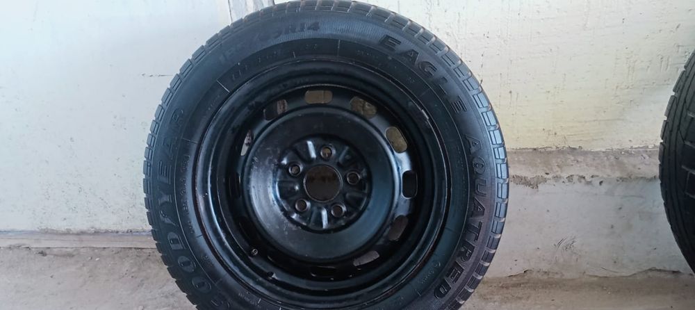 Продам шины комплект и парами