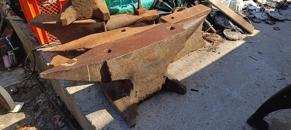 O veche și utilă nicovală de peste 200kg