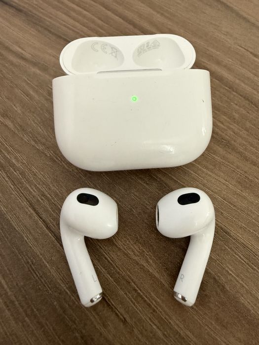 Apple AirPods с MagSafe кейс + ПОДАРЪК светещо безжично зарядно