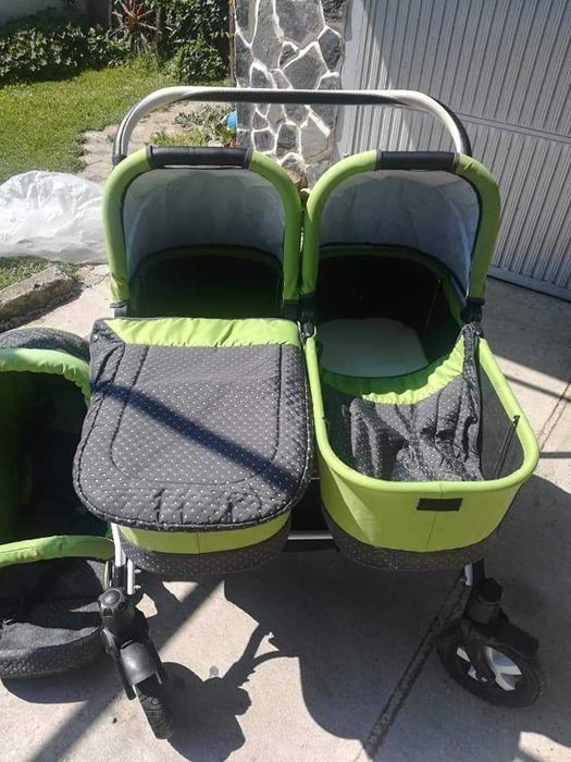 Количка за близнаци