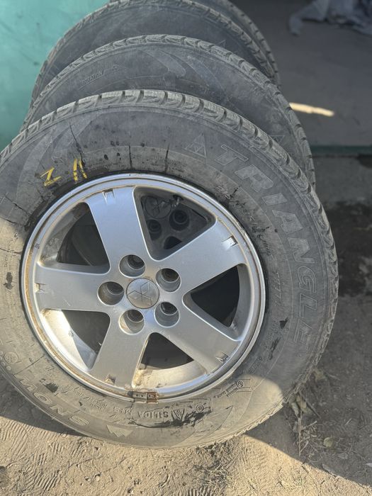 Шины в сборе на 16  митсубиси