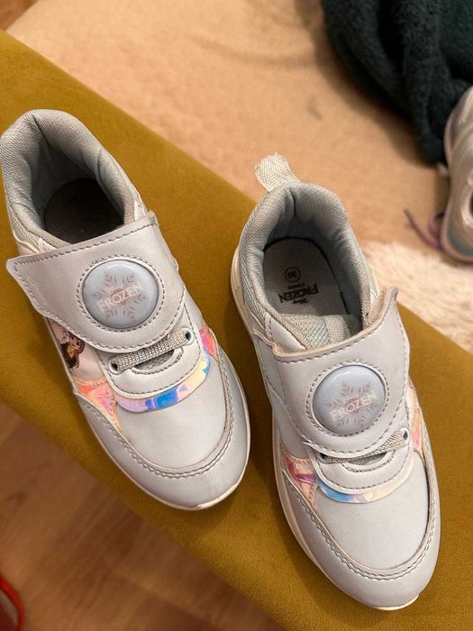 Adidasi frozen lumini 30