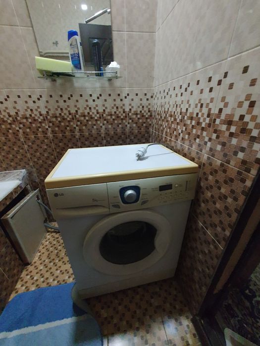 Uy sotiladi Юунсбат13кв 2,4,4 xolati orta