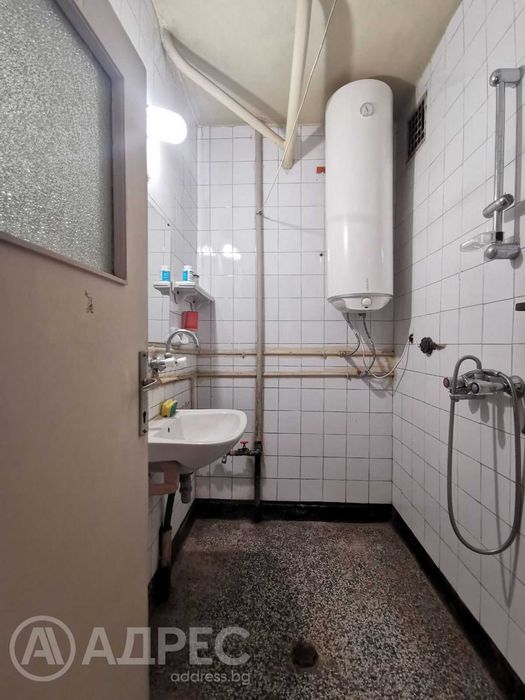 Тристаен апартамент, Здравец, 71 кв.м., ет. 3/4, без подобрения