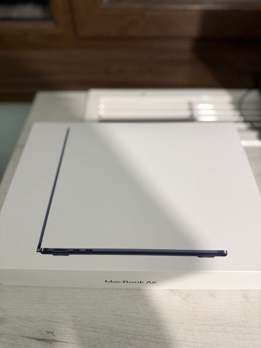 MacBook Air M3 13” 16GB/512GB - 100% батерия, перфектно състояние