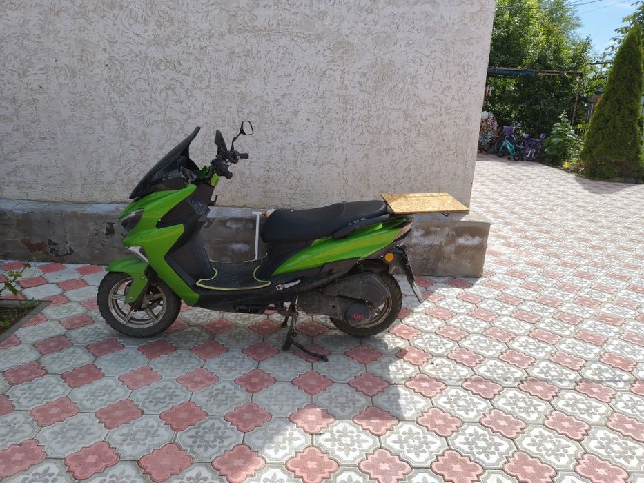 Продам скутер макси