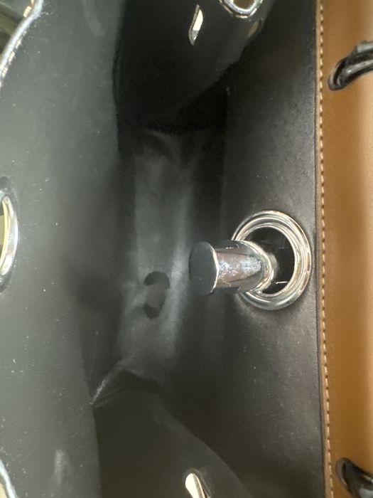 Совсем новая сумка.