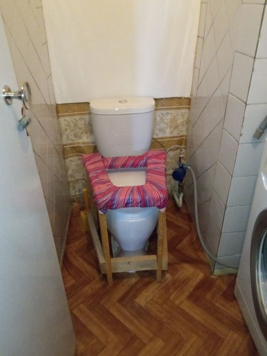 Сиденье над туалетом послеоперационное