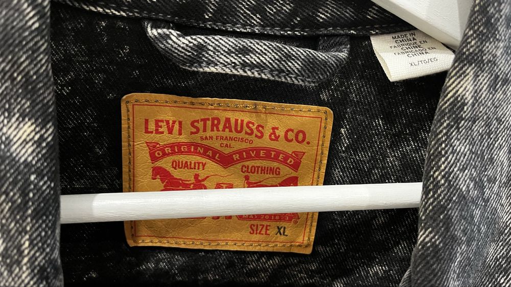 Продам джинсовую куртку