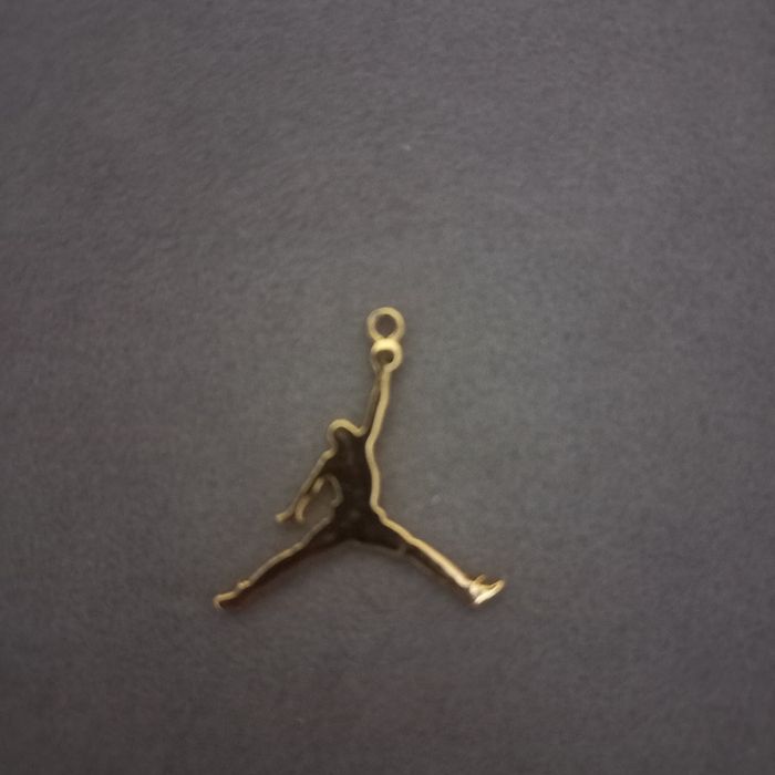 Продам подвеска логотипоом  Jumpman Майкла Джордан.