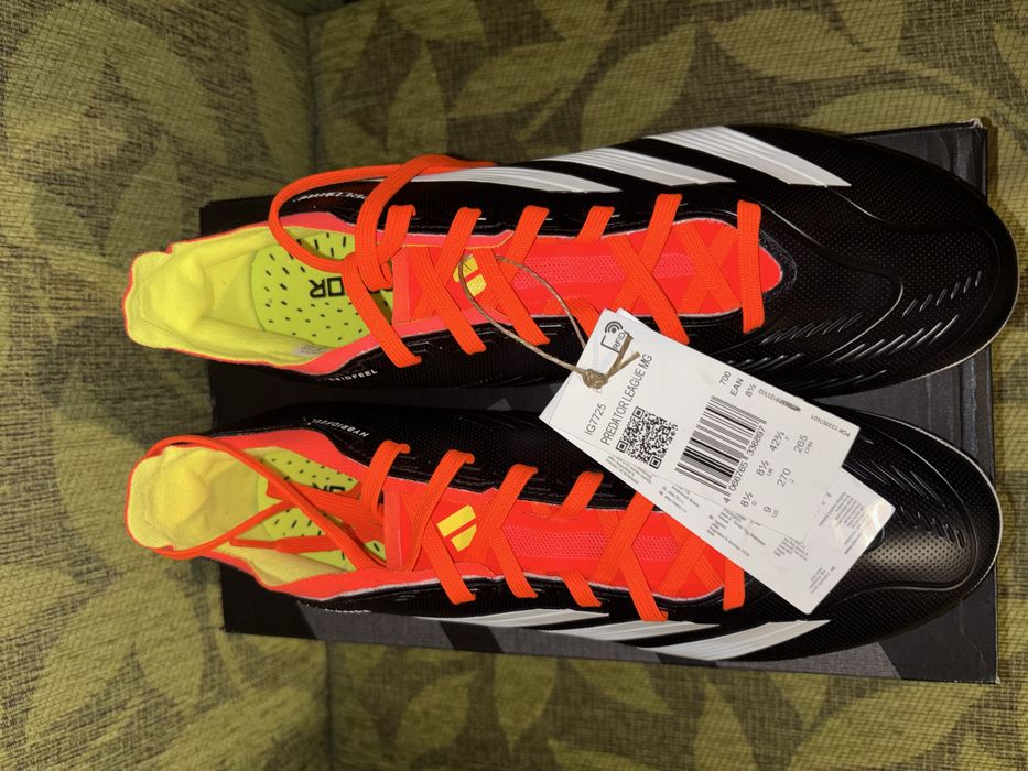 Нови футболни обувки Adidas Predator league  MG