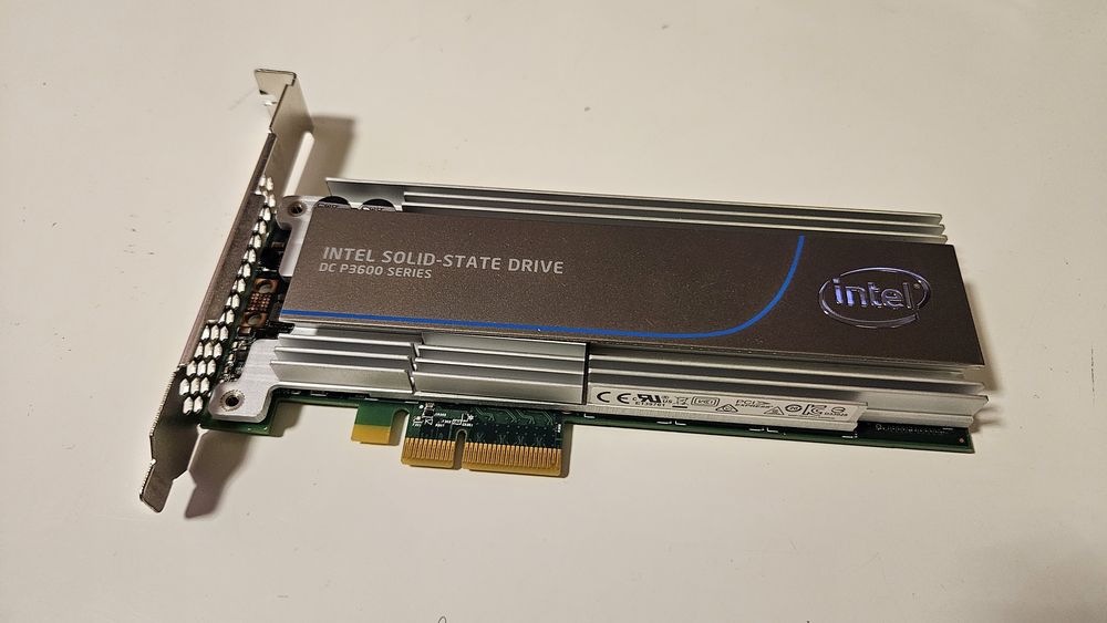 2TB Intel SSD DC P3600 Series PCIE