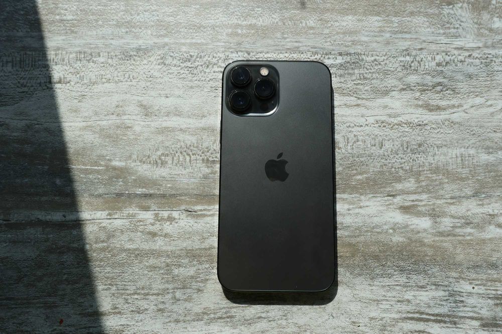 iPhone 13 Pro Max, Apple Watch 8, AirPods Pro 2, HomePod Mini, Apple MagSafe Battery Pack