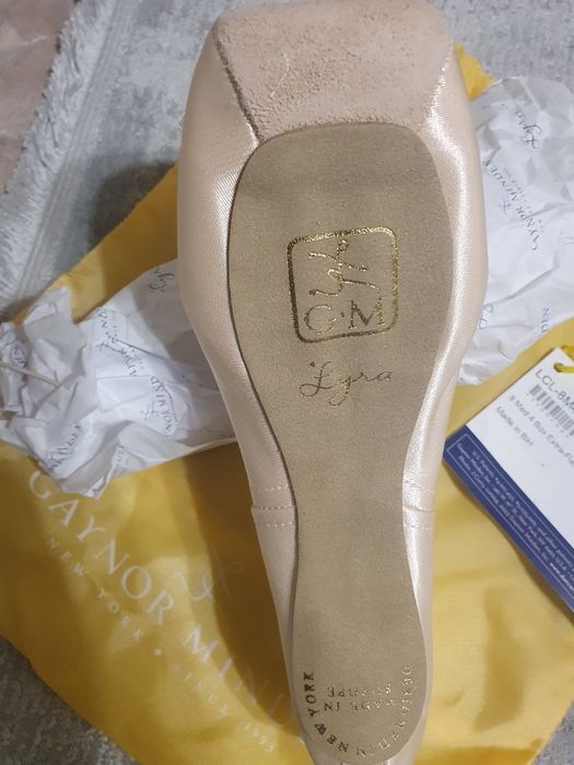 Продава чисто нови палци за балет - Gaynor Minden