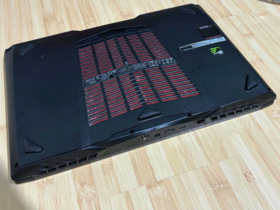 Laptop Msi TITAN GT63 i7 cu GTX 1080 de 8GB si 32 GB RAM
