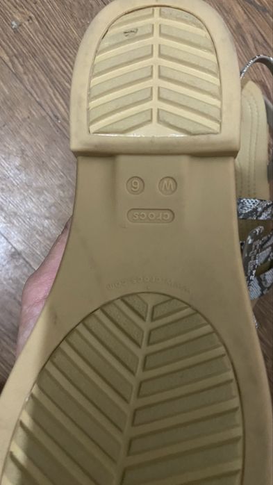 Сандали девочквм crocs