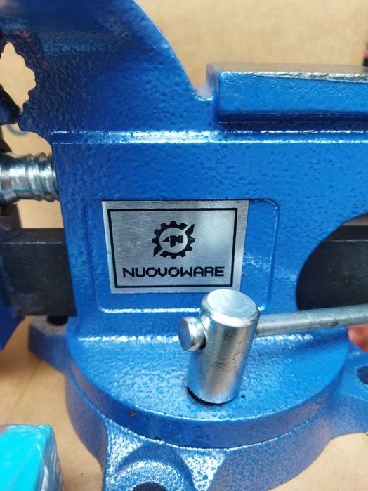 Тиски слесарные, 110 новые.