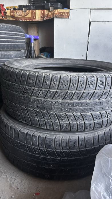 Продам шины зимние на 18
