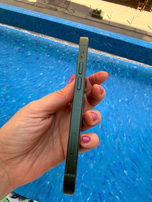 iPhone 13 mini (Green) – Напълно работещ (счупен гръб) / става и за части - 130€ (260 лв.)