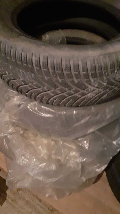 Четири зимни гуми