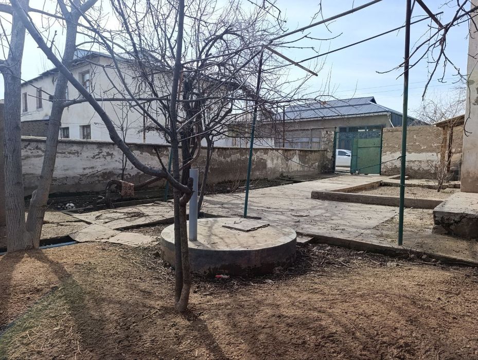 Uy sotiladi. Yakkabogʻ tumani, posyolkadan 2 etajli kotej uy sotiladi.