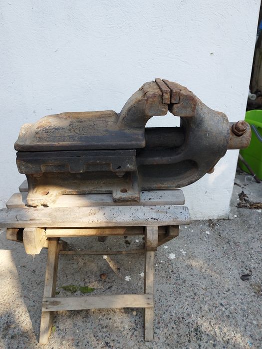 Vînd menchină de banc