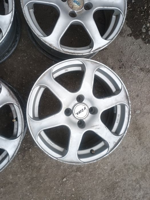 4 бр лети джанти 15" 4х100 Rial