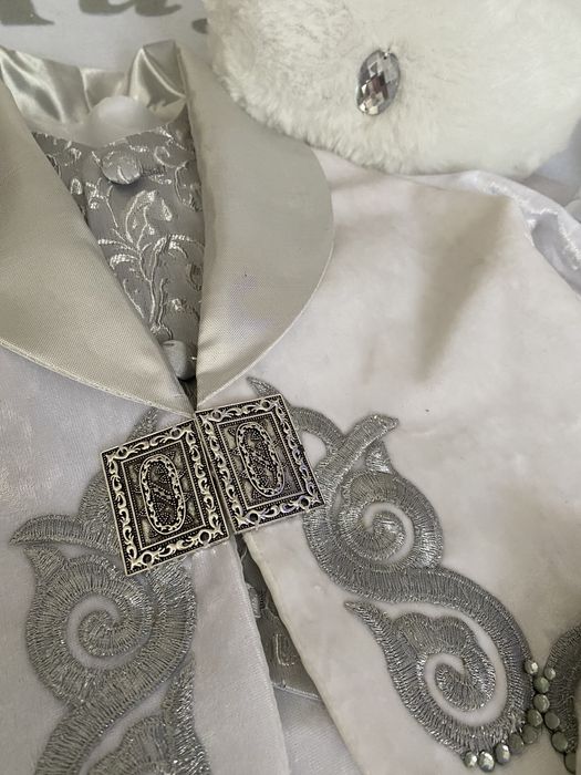 Костюм тұсау кесер