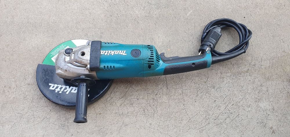 Flex makita 2200w. Model GA9020 S.