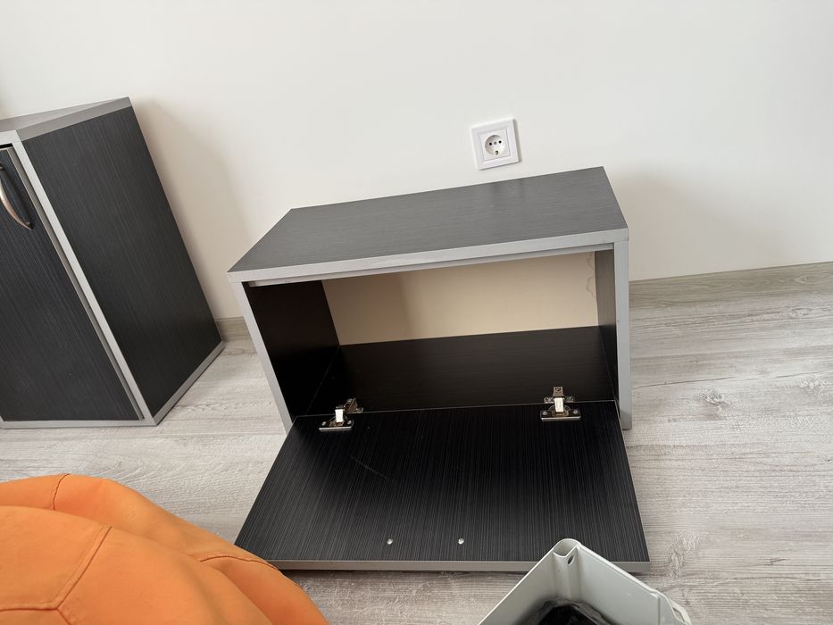 Продавам 2 шкавчета