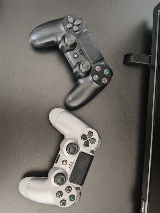 Vând PS 4 SLIM in stare foarte bună