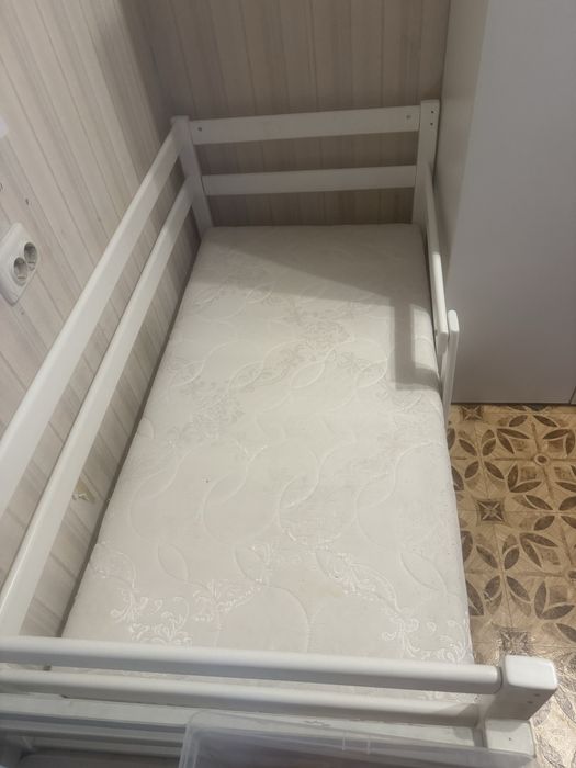 Кровать детская с матрасом