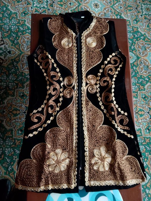 Kelinlar uchun yengsiz kiyim