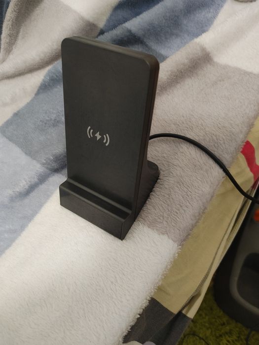 Беспроводная зарядка +камера