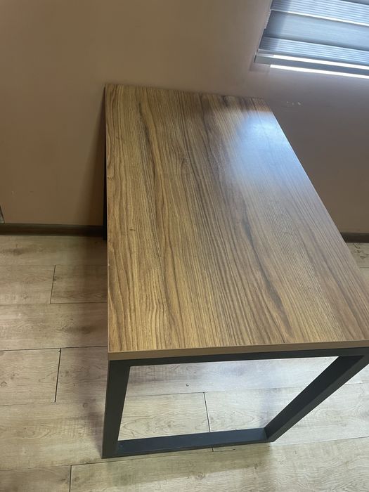 Raxbar stoli sotiladi komplekt
