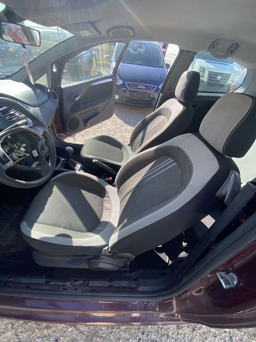 Dezmembrez piese Fiat Grande Punto 2011