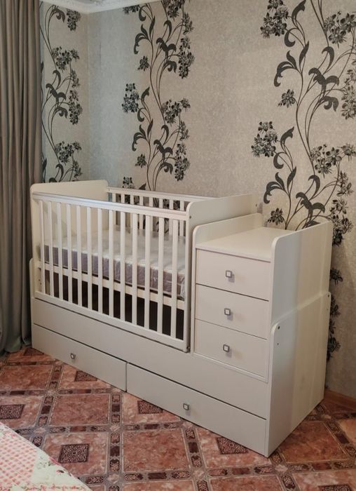 Детская кроватка