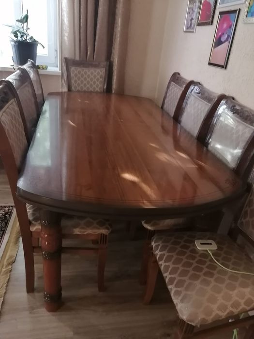 Срочно продам стол и стулья