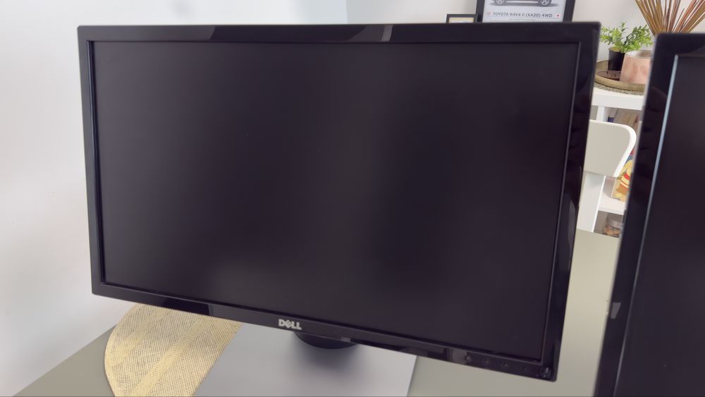 Monitoare LED DELL