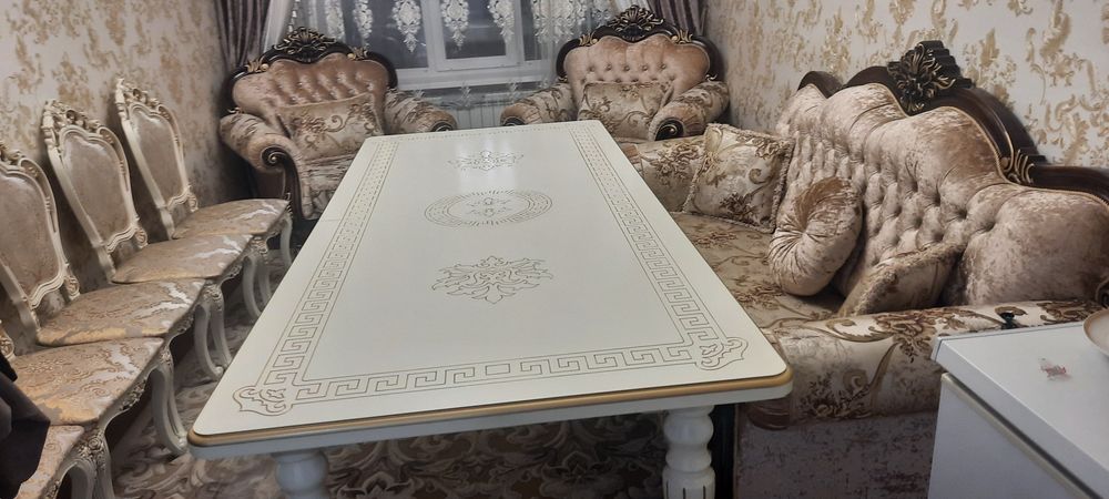 Стол и стулья продам