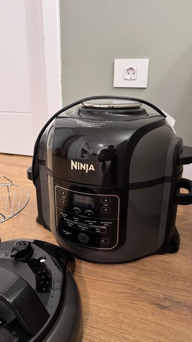Multicooker Ninja Foodi 7in1 OP300, 1460W, 6l - Folosit
