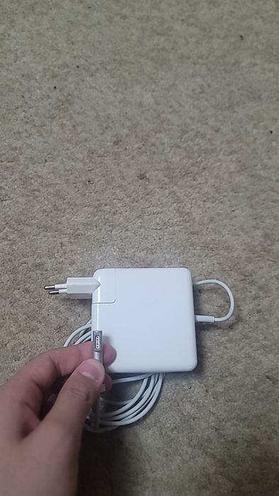 Зарядка для макбука