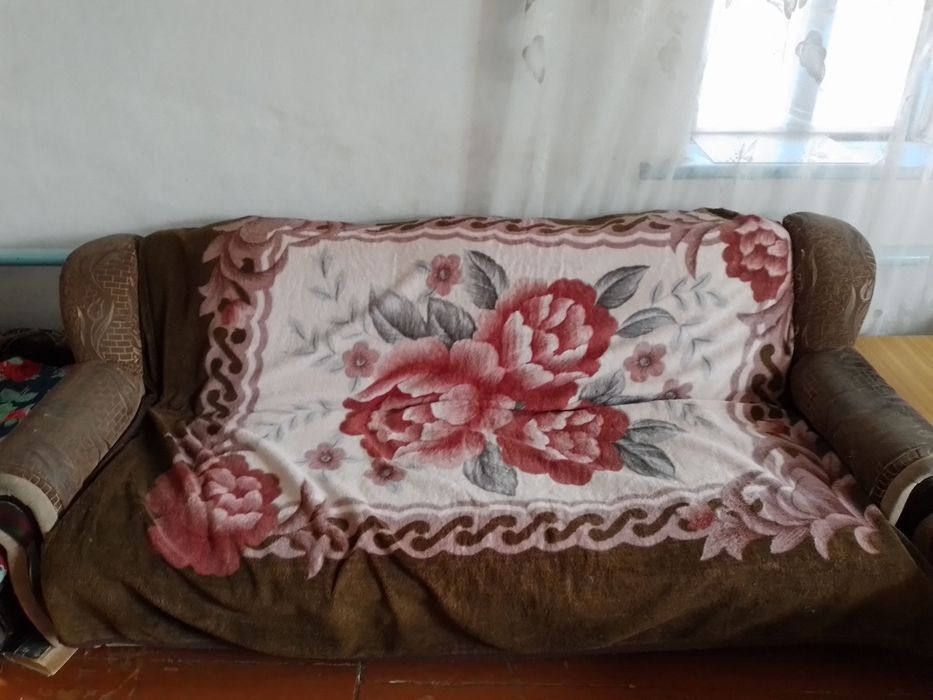 Диван раскладной и два кресла