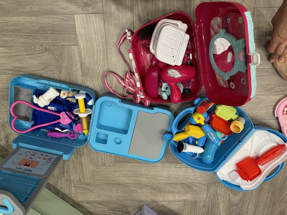 Игрушки чемодан доктора косметика