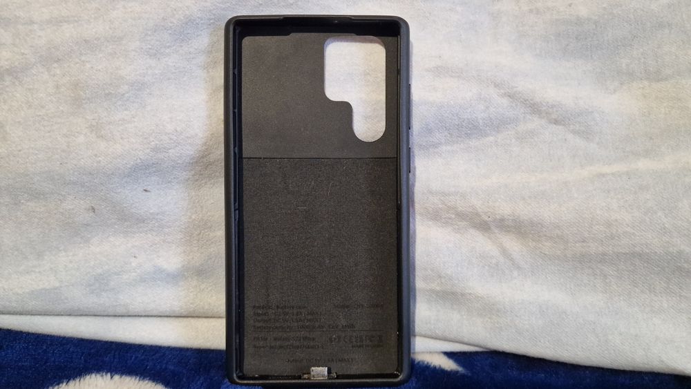 Vând husă Samsung s22 ultra  cu baterie externă