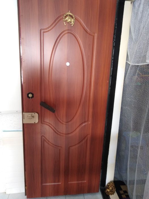 Входная  металлическая дверь