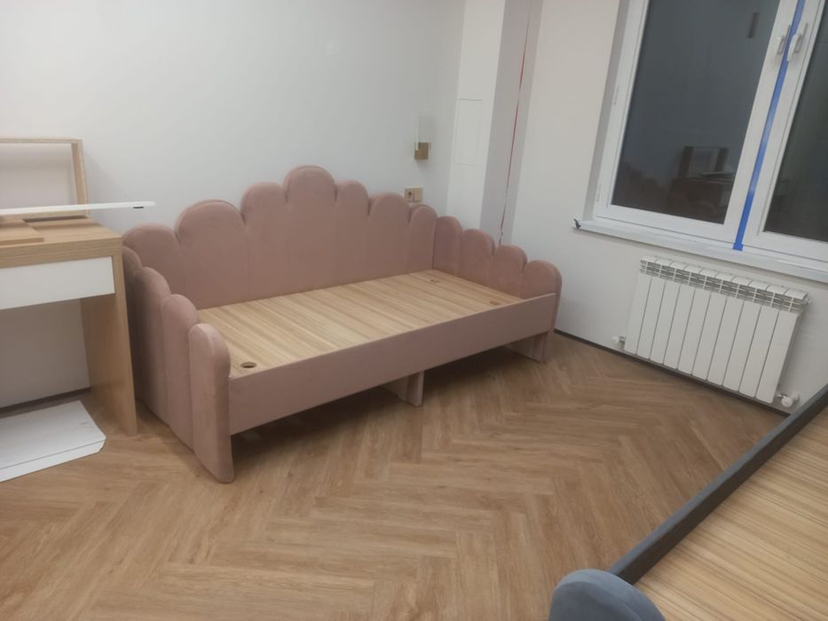 Детский кровать.