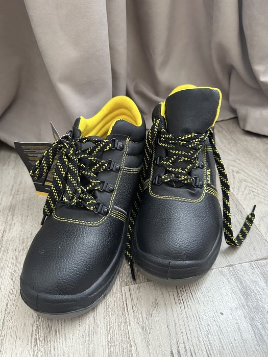 Продам спец обувь