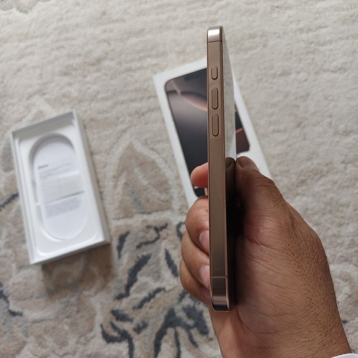 iPhone 16 pro. 128gb (eSIM)