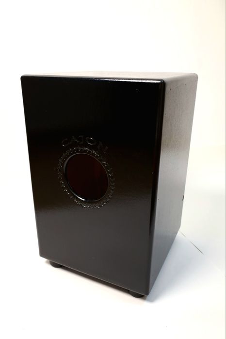 Кахон, барабан, перкуссия.